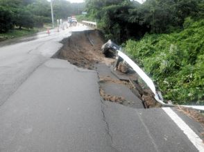 広島・尾道の県道が崩落　乗用車1台が転落し、1人けが　大雨影響か