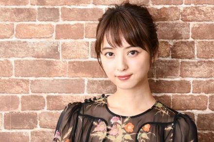 ＜佐々木希＞「七五三のお参りで」「家族写真もたくさん」と着物姿公開　メーク10分も、ファン「きれい超えてます」