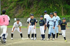 原点は「楽しむ」　野球部員が先生役　静岡・掛川の小学生体験会