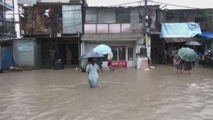 ネパール 土砂崩れでバス2台流される 60人以上行方不明