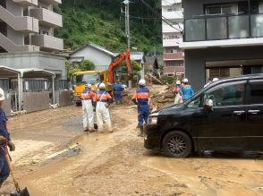 松山で土砂崩れ 現場で捜索続く 高齢夫婦と40代男性の計3人が行方不明