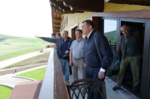 ロシアのトルトネフ副首相、北方領土・択捉島を訪問
