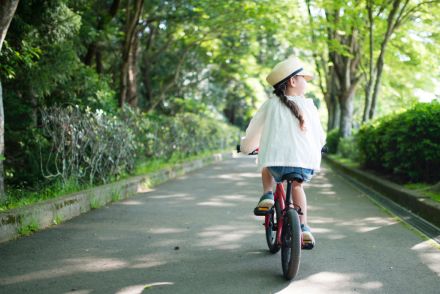 子どもは、放課後はいつも自転車でどこかへ遊びに行っています。自転車保険に加入した記憶がないのですが、未成年なので罰則はないですよね？