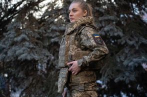 ウクライナで女性兵士倍増…1万人以上が最前線で戦闘任務に