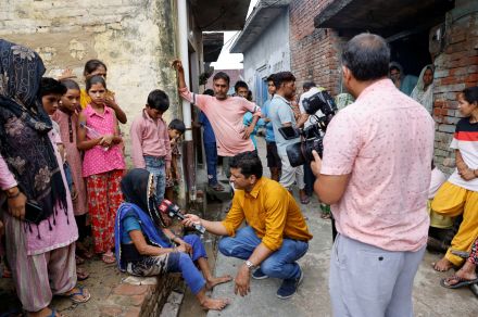 焦点：「奇跡」と希望：インド転倒事故で浮き彫りになった行者崇拝の熱狂