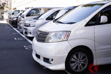 「誰のクルマ…？」 “無断駐車”されたらどうすればいい？ 気になる対処法と予防策は？