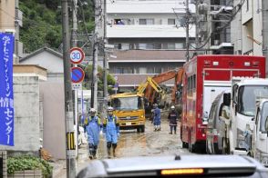 松山城山の土砂崩れ　不明者の捜索夜通し続く（愛媛）