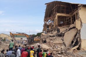 試験中に校舎倒壊、21人死亡 ナイジェリア
