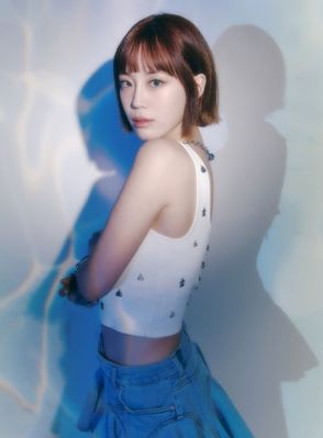 KARA ヨンジ、ニューシングル「I DO I DO」Blue Waveバージョンの個人コンセプトフォトを公開