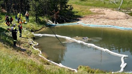 ５人乗せた車、熱水間欠泉に突っ込む　米イエローストーン公園