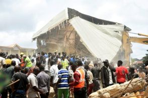 ナイジェリアで学校倒壊、試験中の生徒ら約20人死亡　豪雨続いた後