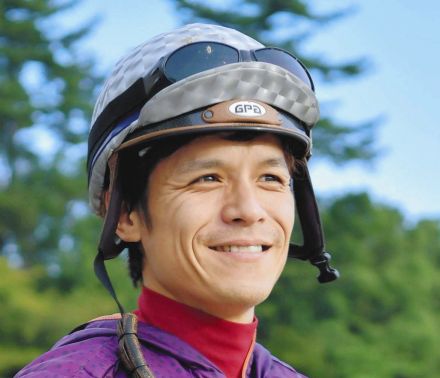 【競馬】高田潤がJRA200勝を達成、東京JSで邪魔してしまった草野がプラカード「許してくれたのかな」