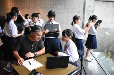 撮影に挑戦　写真家が中学生に特別授業　作品は年度内に展示予定／岡山・奈義町