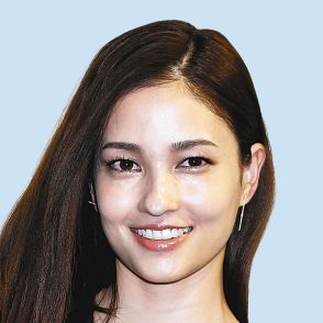 黒木メイサ、大人セクシーなコーデのポイントは… 「膝がキレイ」「どこかかわいい」ファン感想さまざま