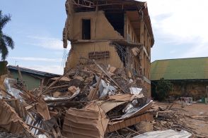 学校崩壊で22人死亡　ナイジェリア