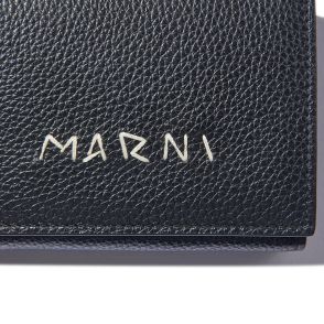【夏ボーナスで大人が買うべき新作ブランド財布】マルニ｜クラフト感のある手刺繍ロゴシリーズを定番化
