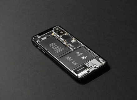 アップル新型「iPhone」バッテリー交換しやすくなる? EU規制対応で