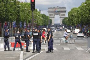 パリ五輪開幕へ警備態勢を強化　聖火14日から凱旋門など巡回