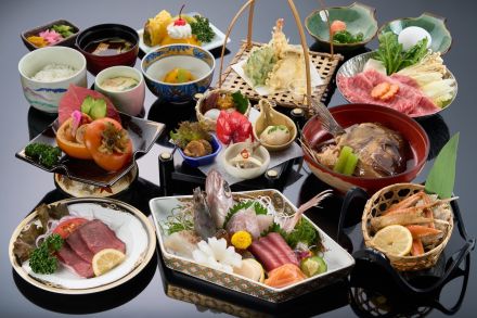 「夕食がおいしい旅館」ランキング！　2位は「夕日ヶ浦温泉 一望館はなれ櫂」、1位は？