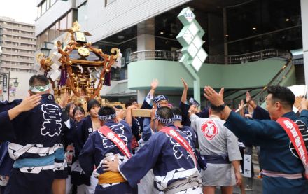 春日部の夜に威勢のいい掛け声響く　夏まつりに20基超のみこし