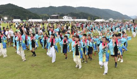 西日本豪雨6年 倉敷・真備の復興願い最多1100人が舞　恒例「総おどり」ふれあい公園で初