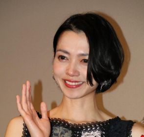 ＜遠藤久美子＞46歳、2児の母　すっぴん＆ひっつめお団子ヘアも「今もキレイだねえ」の声