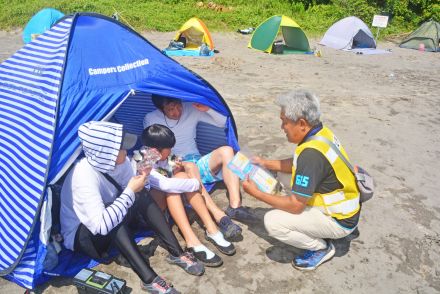 8機関30人が合同パト　海水浴客らにルール呼び掛け　館山（千葉県）