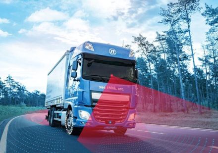 ZF、商用車向け先進運転支援システム発表…自動で車線変更が可能に