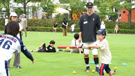 巨人軍が野球教室、西村健太朗さんや平井快青さんら指導　岐阜市