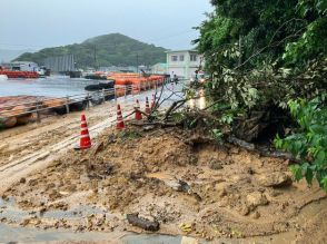 五島市 山の斜面崩れ土砂が市道に流れ込む《長崎》