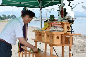 遊泳者の安全を祈願　野辺地・十符ケ浦海水浴場海開き