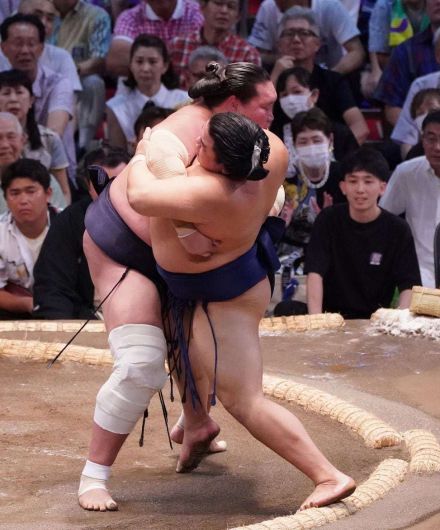 横綱照ノ富士、再起に向け白星スタート「これから調子を上げていかないと」／名古屋場所