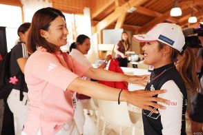 「シビれました。えぐい。ヤバい」 渋野日向子も“えってぃ”のメジャーVを祝福