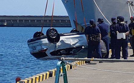 「白い車が海に転落した」乗用車が海中転落　ダイバーが海中に沈んだ車内から70代の男性を救助 意識不明の状態で搬送　北海道紋別市