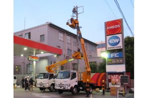 日本高圧電気とENEOSがEVトラックの未来を切り開く！　日本初のEV商用車向け充電ステーション実現のために「柱上設置型高圧受電設備」を開発