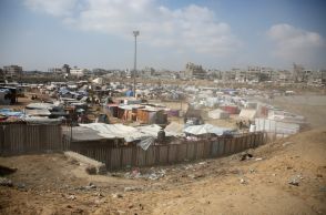 イスラエル軍、ガザ地区に新たな攻撃　難民キャンプにも空爆