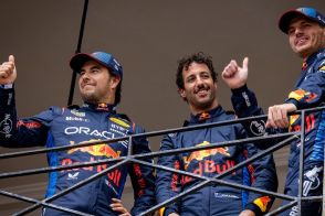 【F1】フェルスタッペンがリカルドとのレース参戦に「一緒に楽しめたら」と発言！隣にいたペレスは精一杯の苦笑い