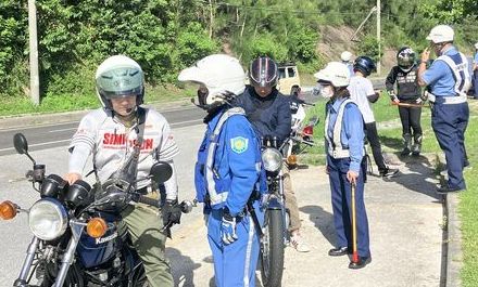 沖縄にツーリングシーズン到来　国道58号で安全運転呼びかけ　速度超過と酒気帯び運転で8人検挙