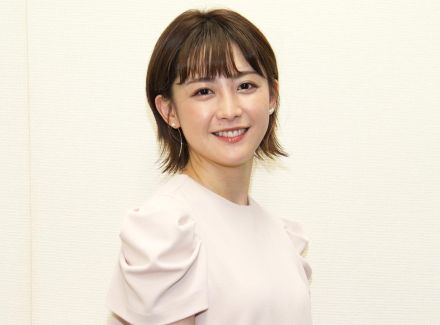 ＜宮司愛海アナ＞ミニスカ美脚のレアショット！　“エスコン降臨”にファン歓喜