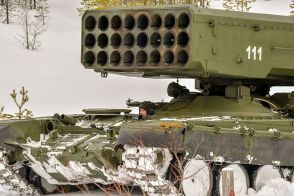 ロシア軍の「最凶車両」真後ろから忍び寄る“刺客”に撃破される 衝撃映像をウクライナが公開