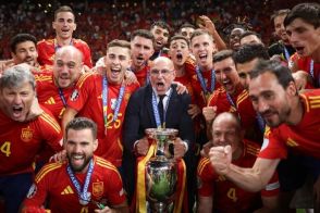 「今は拍手を送る番だ」EURO優勝に沸くスペインメディア、指揮官の手腕を絶賛！「ラポルト、ファビアンの先発起用、若手への信頼…最高のマネジメントを見せた」