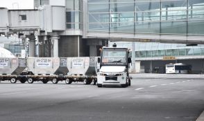 自動運転トラクター、羽田空港で試験運用　2025年中に実用化へ