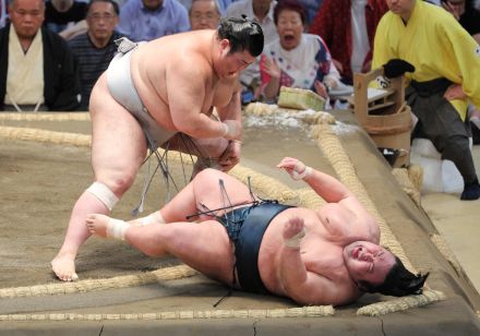 貴景勝、押し切れず　大相撲名古屋場所