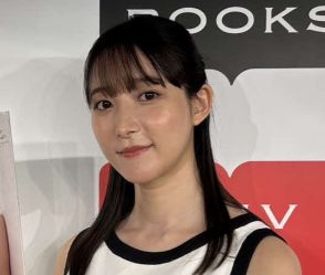 「12等身！？」股下90センチ美女・山崎あみ、ミニスカートで抜群のスタイル披露