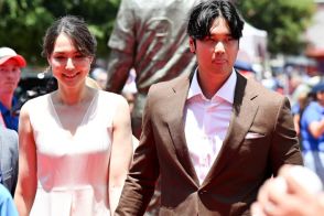 大谷翔平夫妻、レッドカーペットに登場　真美子さんの