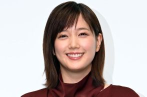 ＜本田翼＞すっぴんからセルフメークをライブ配信　愛用アイテムも公開