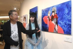 プリンセス天功　写真家・山岸伸氏の〝日本の顔〟展に来場「先生は恥ずかしがり屋さん」