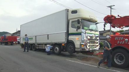 大型トラックと正面衝突　83歳女性が死亡　女性運転の車が対向車線に飛び出したか