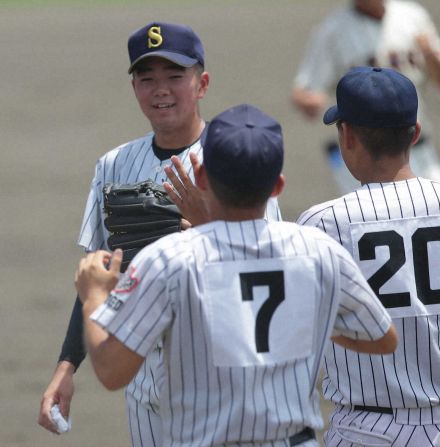 【高校野球】明石商　2年生右腕・横山康瑛の投打の活躍で5回戦へ　スライダー光った