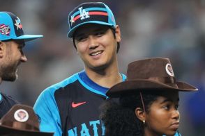 「一生の思い出」大谷翔平、MLBオールスター入場時にカウボーイハットを少女に被せる場面が話題‼「羨ましい」「大喜びでしょうね」